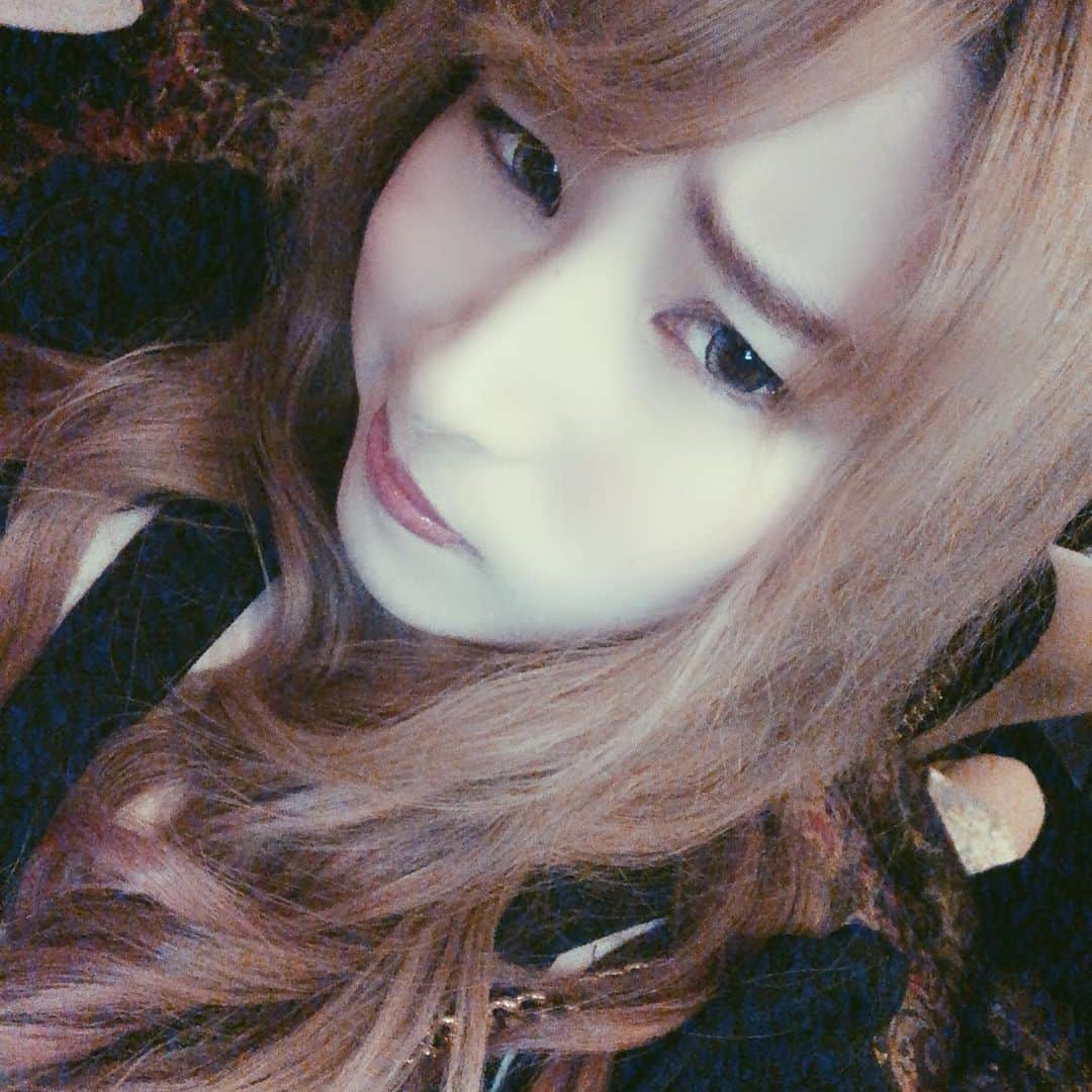 のインスタグラム：「所属プロダクションを辞めました！今はフリーです！今は名前がありません。 #六本木レッドドラゴン  #キャバクラ嬢  #フリーランス #自由の身 ＃パワハラ ＃給料ごまかし」