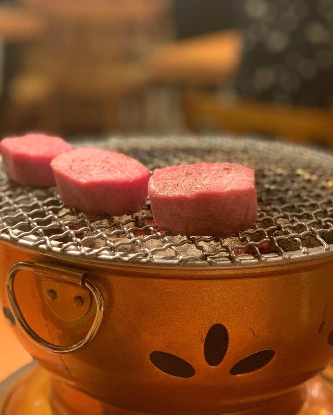 沢瀉美緒さんのインスタグラム写真 - (沢瀉美緒Instagram)「※ Yakiniku dinner. . 日本に帰国して、茶道のお友達と 大好きな焼肉しみずに✨ . 事前に予約していた厚切りタンも。 . 外は少し焦げ目をつけて中はジューシーで とっても食べ応えがありました✨ . でも、やっぱり私はハラミと サーロインが好き💛 . . #焼肉しみず #yakinikushimizu #yakiniku #焼肉 #ミオログ #beef」9月17日 18時05分 - mio_omodaka