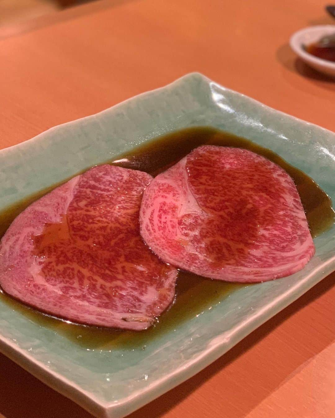 沢瀉美緒さんのインスタグラム写真 - (沢瀉美緒Instagram)「※ Yakiniku dinner. . 日本に帰国して、茶道のお友達と 大好きな焼肉しみずに✨ . 事前に予約していた厚切りタンも。 . 外は少し焦げ目をつけて中はジューシーで とっても食べ応えがありました✨ . でも、やっぱり私はハラミと サーロインが好き💛 . . #焼肉しみず #yakinikushimizu #yakiniku #焼肉 #ミオログ #beef」9月17日 18時05分 - mio_omodaka