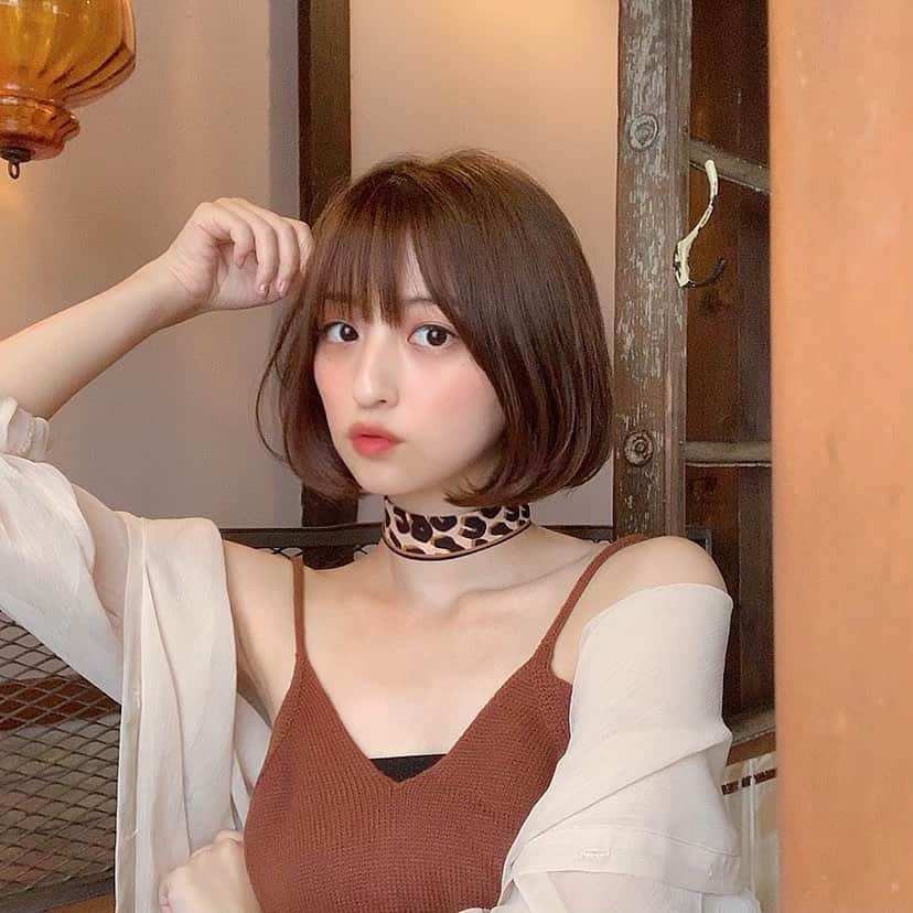 のインスタグラム：「﻿ ﻿ ﻿ ﻿ 夏日和は今日が最後らしいよ🌻﻿ ﻿ 明日は涼しくなるのか〜嬉しいな﻿ ﻿ イヤフォンの充電無くなって久しぶりに﻿ 外の音を聞きながら帰ったらなんだか秋の音が﻿ ﻿ ﻿ ﻿ 私一人でいるときはずっと音楽聴いてるんだけど﻿ みんなはどう？何かオススメの曲あったら教えて♪﻿ ﻿ ﻿ 私はね「スターチス」「バッドフォーミー」が好き﻿ ﻿ ﻿ ﻿ ﻿ ﻿ #magicoflife #髭男 #スカーフ #ボブスタイル #like4likes﻿ ﻿ ﻿ ﻿ ﻿ ﻿ ﻿」