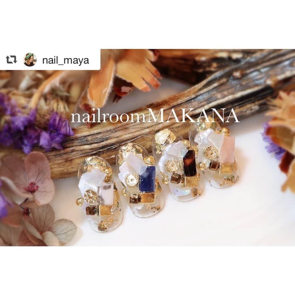 ネイルショップTATさんのインスタグラム写真 - (ネイルショップTATInstagram)「#repost @nail_maya via @PhotoAroundApp  今のこの時期から使えるダーク目なカラーとピンクの#donaclassy レクタングル！付ける時にはレクタングルはアクリルをオススメします🤗 今年風にクリアにビッグシェルと合わせたり、 @shareydva_ のシルバーのホロラメの上から スワロフスキーと…❤︎ @nailshoptat ・ ・ ☆ご新規ご予約はnailieアプリからDMかプロフィールトップに貼り付けてあるブログをご覧下さい☆ ・ #nailroomMAKANA #ネイルアート #hawaiilove#beach#manicurist #ワンカラーネイル#fashion #横浜ネイルサロン #青葉台ネイルサロン#ノンサンディング #リゾートネイル#makana #爪を削らないプティール使用サロン #シェルネイル#ビジューネイル#ドナクラッシー #donaclassy #レクタングル #シャレドワ#shareydva  #クリアネイル #スワロフスキー」9月17日 18時18分 - nailshoptat