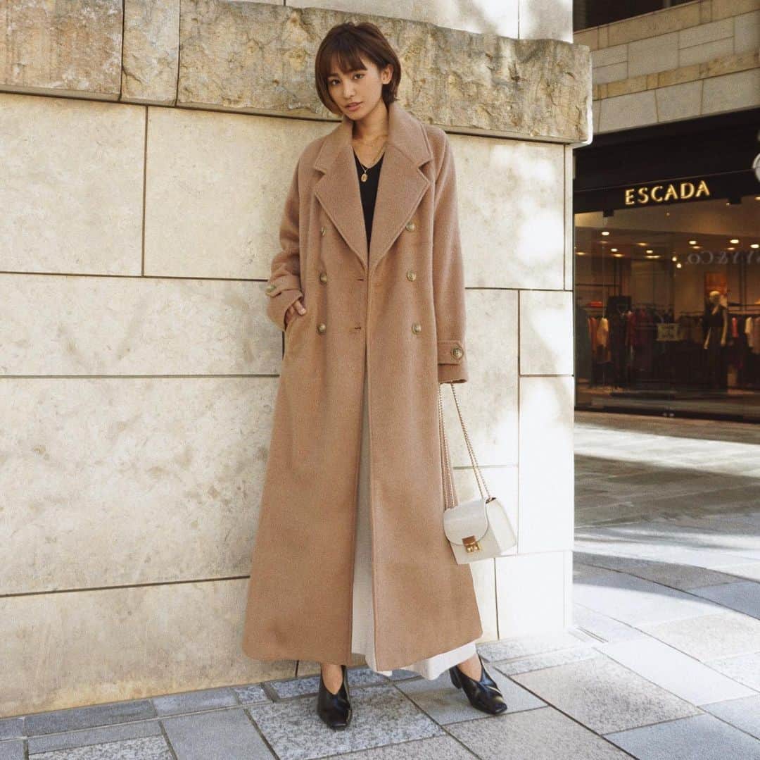 宮本沙恵さんのインスタグラム写真 - (宮本沙恵Instagram)「明日予約販売開始のロングコート。 定番キャメルはこちら♡ . #myshawty#coat」9月17日 18時23分 - saebi