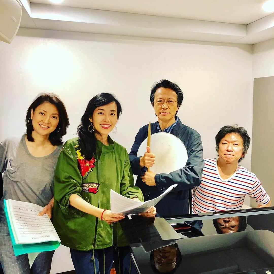 早見優さんのインスタグラム写真 - (早見優Instagram)「Rehearsals for our upcoming jazz show on NOVEMBER 1st @ AKASAKA Bflat 今度のジャズライブのリハーサル、初顔合わせ！ ドラマーの小林陽一さんと今回初登場のリン美樹ちゃん、ピアニストは、優しい林さん！ #jazzliveshow #jazzshow #jazz」9月17日 18時46分 - yuyuhayami