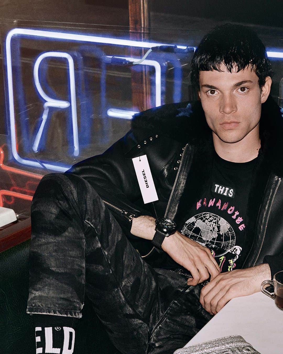 のインスタグラム：「Feeling too lazy to return your outfit tomorrow? We won’t blame you… #EnjoyBeforeReturning . . Hit the link in bio to check out our new collection.」