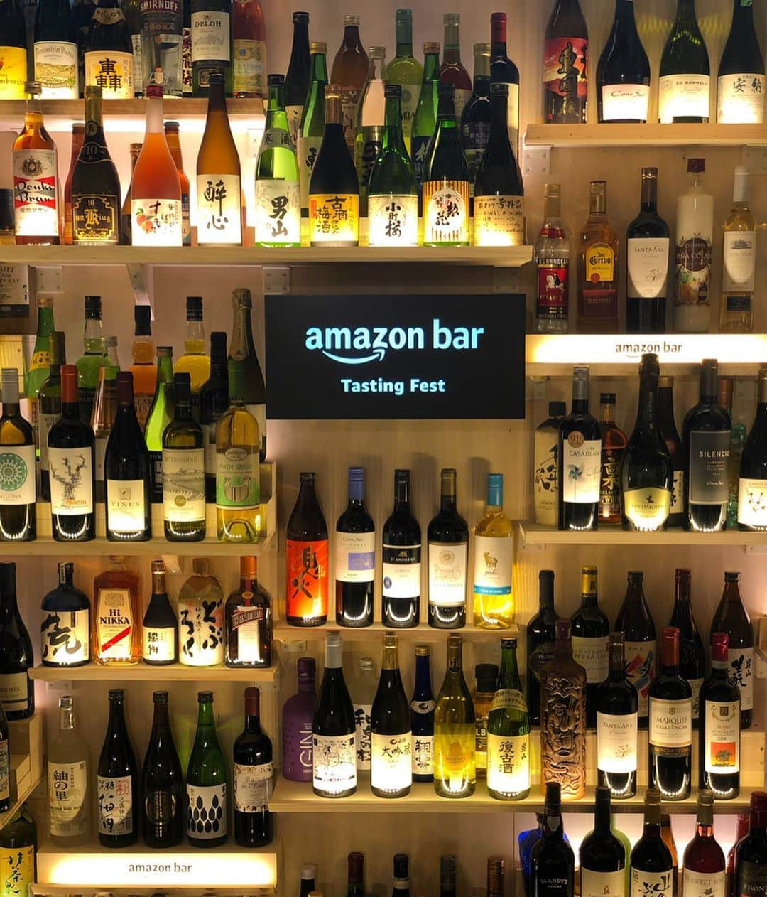 越馬千春さんのインスタグラム写真 - (越馬千春Instagram)「. . Amazon Bar ～Tasting Fest～ にご招待頂きました🍸💓 . . Amazon.co.jpで多数種類のお酒が購入出来て 自分に合うお酒を見つけられる 期間限定のイベントなんです✨🍺🍸🍷 . . 日本酒だけでも様々な種類があり 私は人気タイプをチョイス❣️ . . Amazonソムリエが出版する本もお土産として頂いたので読んでみたいと思います☺️📕 . Amazon Barは事前予約必須のイベントです✨ 早めにチケット購入して 皆様も立ち寄ってみて下さいね❣️ 詳しくは Amazon Bar で検索してみて下さい✨ #AmazonBarFest #Amazonbar #Amazon #アマゾン #Bar #バー #お酒 #PR」9月17日 18時54分 - chiharukoshiba