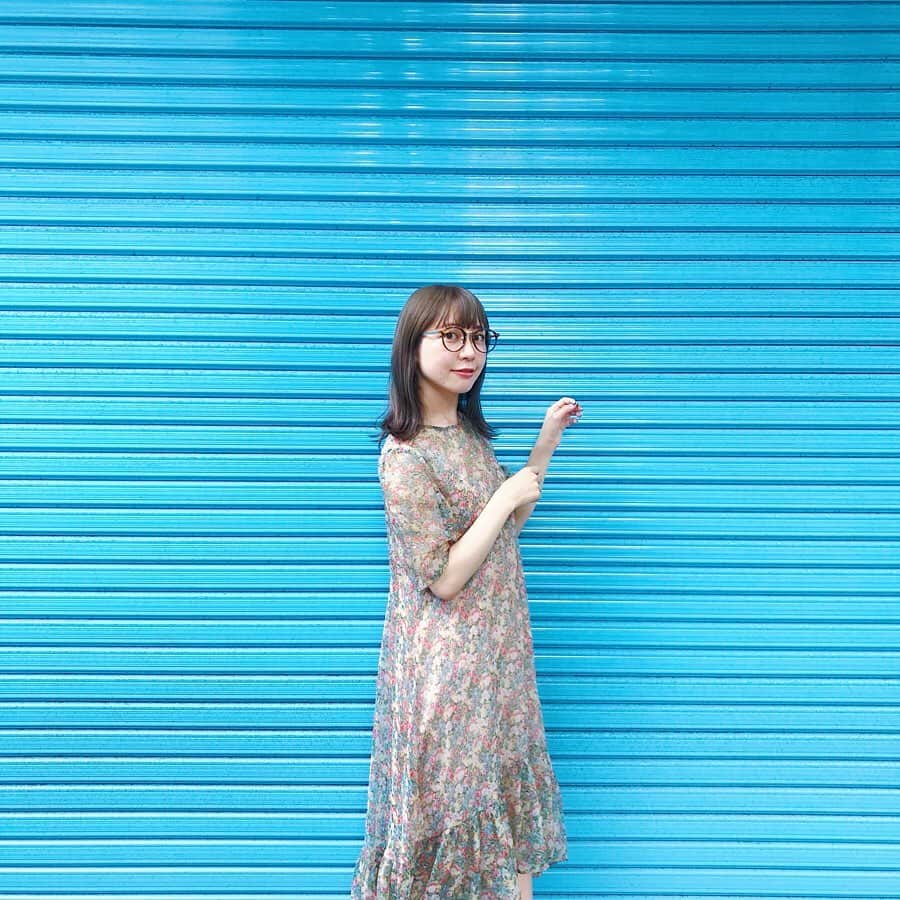 木村ミサのインスタグラム：「📘📘﻿ ﻿ ﻿ 9/13発売の﻿ @hanako_magazine の﻿ 東京駅イーストエリアの特集で﻿ 八丁堀や新富町エリアを散策して﻿ いろんな発見をさがしてきました🔎﻿ ﻿ お店のシャッターの鮮やかなブルーや﻿ 普段通らないような場所に﻿ ちいさな神社をみつけたり、﻿ 自転車マークがやたらと多かったり🚴﻿ 歩いてみないと分からない発見がたくさんで、とても楽しかった…！﻿ ﻿ 他にもたくさんみつけたので﻿ ぜひ誌面でご覧下さい📕﻿ ﻿ ﻿ ﻿ #東京駅イーストエリア #八丁堀 #EATS #新富町 #東京駅 #tokyo #cafe」