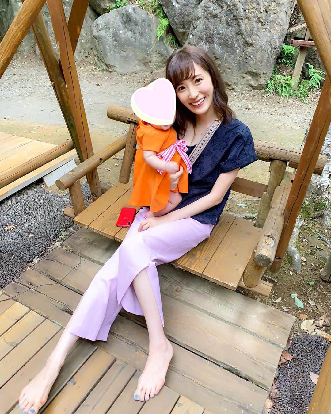小林真由のインスタグラム：「⋆﻿ ⋆﻿ 家中を片付けた3連休！﻿ スッキリです🥺💚﻿ ﻿ 相変わらず空気を読んで﻿ 遊んで寝てくれる娘に﻿ 親は助かってる🙇‍♂️﻿ ﻿ #ファッション #コーデ #ママコーデ #ママライフ #コーディネート  #生後9ヶ月 #女の子 #ベビー#coordinate #fashion」
