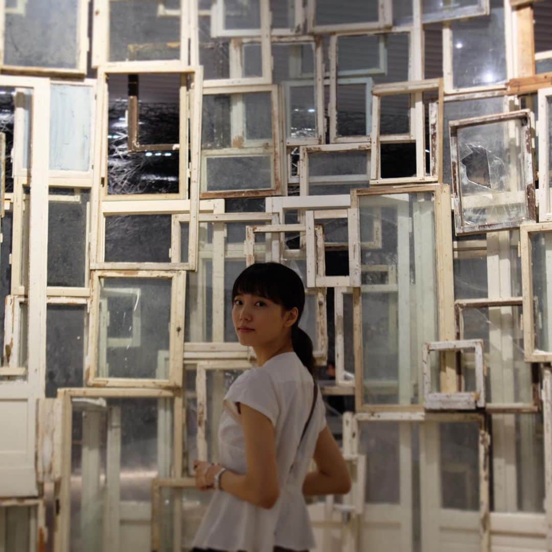 中川可菜さんのインスタグラム写真 - (中川可菜Instagram)「美術館にて🎨🖼 どうなってるんやろう…💭 ってキョロキョロしすぎて、見ている方向があっちこっちな写真たち👀 📷photo by @chanyui_s  ㅤ #写真見て気づいた #服がシワシワやん #なんてこったパンナコッタ #🤦‍♀️」9月17日 19時06分 - nakagawa_kana