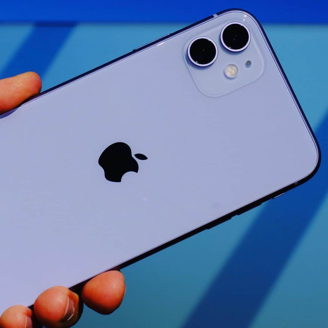 松村太郎のインスタグラム：「#iPhone11 purple」