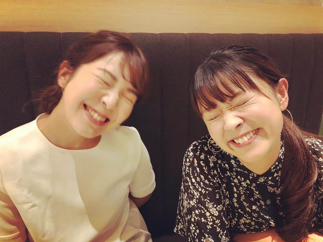 常盤よしこのインスタグラム：「愛想笑いからの素。 rkkの #糸永有希 ちゃん。 小指の思い出。。。笑」
