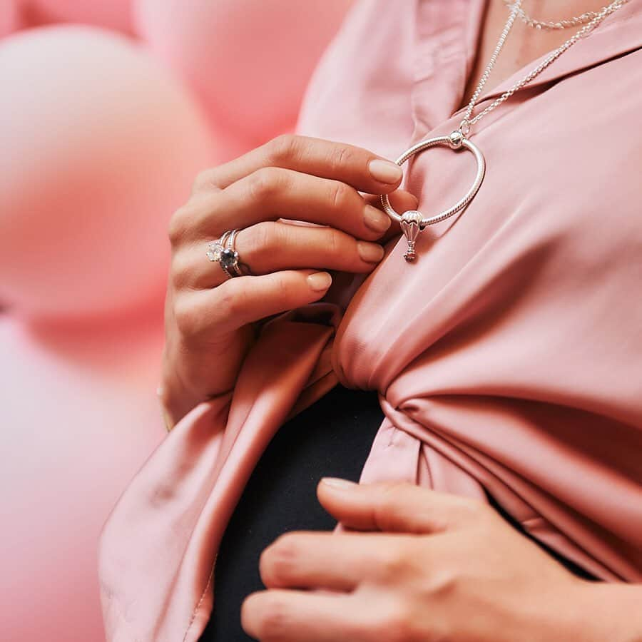 PANDORAさんのインスタグラム写真 - (PANDORAInstagram)「We asked influencers at the Milan celebration of our brand relaunch #WhatDoYouLove. The answer: Pandora O Pendants and hand-finished rings and earrings from the Autumn 2019 collection. Thanks for helping us celebrate in style, Italy 💕 #Pandora #Italy」9月17日 19時36分 - theofficialpandora