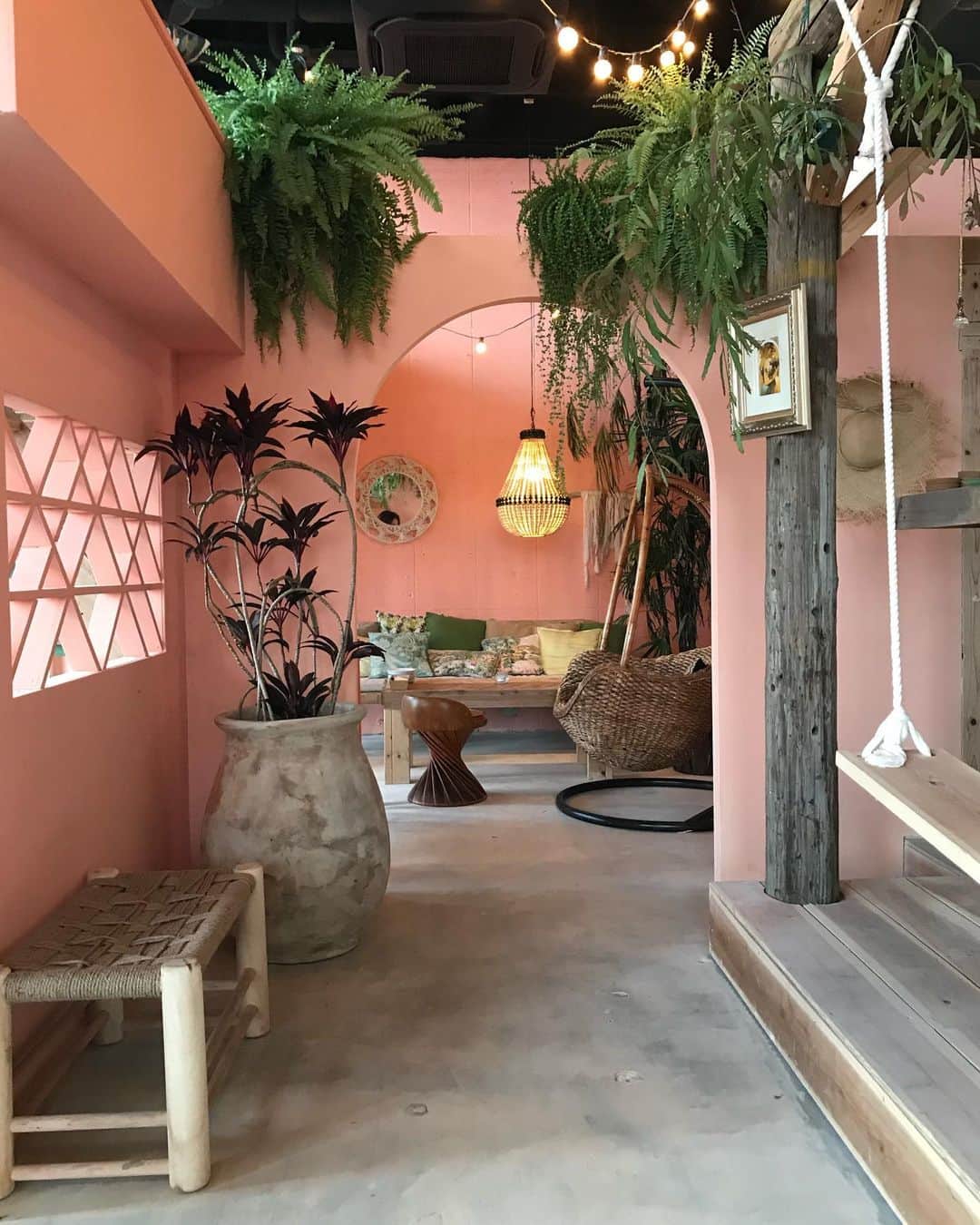 Jura Furnitureのグルメインスタ