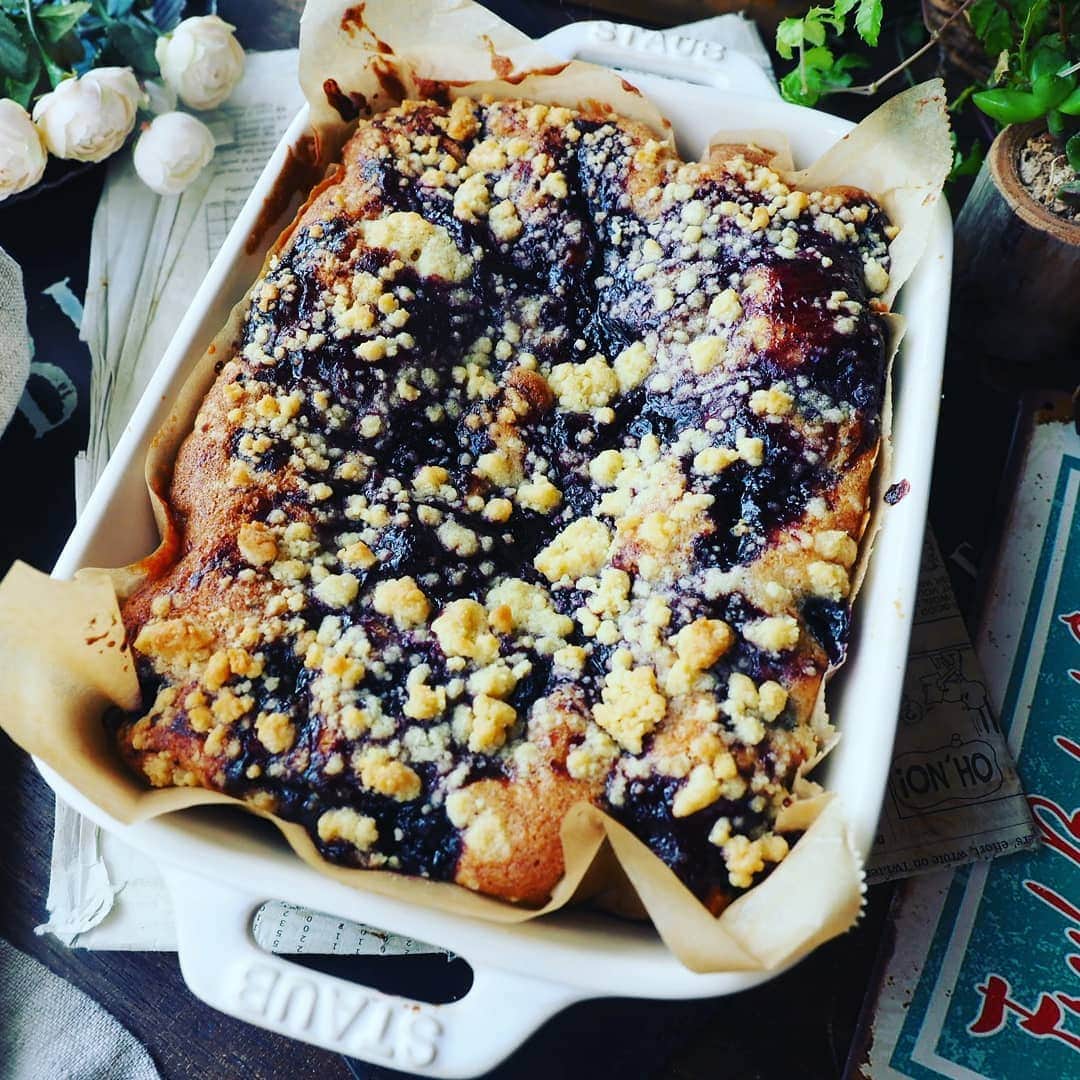 Michiko Maedaさんのインスタグラム写真 - (Michiko MaedaInstagram)「しっとりザクザクたまらない😋🌿 ブルーベリークランブルケーキ💕 ※※※※※ ※※※※※ #ブルーベリークランブルケーキ #ブルーベリーケーキ#クランブル #バターケーキ#アーモンドケーキ #混ぜたら焼くだけ#贅沢ケーキ  #しっとりザクザク#ブルーベリー #blueberry#blueberrycake #レシピは後程ブログにて #IGersJP#IGersjp#IGersj#クッキングラム#デリスタグラマー#おうちごはんlover #lin_stagrammer#kurashiru#クッキングラム#クッキングラムアンバサダー#クオカ#エルグルメ#フーディーテーブル」9月17日 19時42分 - shana.mama