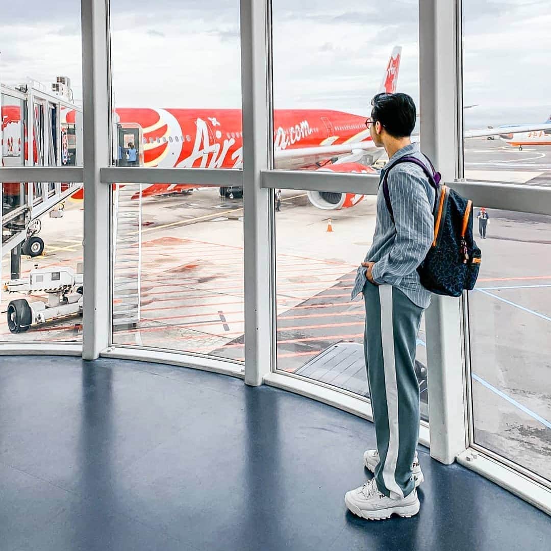 のインスタグラム：「Always the best feeling seeing your dreams come true. 🌏  #AirAsia #FlytheWorldChampion #TravelTuesdaysWithAirAsia __________ Photo by @tysnasaputra」