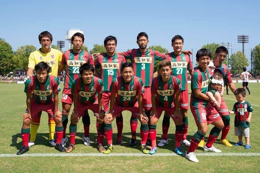 のインスタグラム：「. . 【 2019.9.15 (日) 四国リーグ最終節 vs #FC徳島 】 ⚪︎高知からドローンを通し、高知の活性化を行っている  #空中八策 さん  @kuuchuu8sk  凄い綺麗な映像と編集で、ハイライトを作ってくださいました🙇‍♂️ . . . これ見ると、春野で生で観たくなりませんか⁉️ この雰囲気と高知の一体感を再び11月に❗️ 11月8.9.10.春野から共にJFLへ行きましょう🤜 高知で誰も見たことが無い景色をみんなで見たい。 #高知ユナイテッドSC#高知家#高知#JFL#地域CL#jleague」