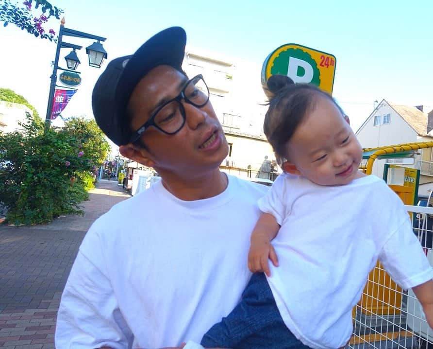 尾形貴弘さんのインスタグラム写真 尾形貴弘instagram そしてその後は高円寺へ また公園に行ったよ フルパワーだよさくちゃん 優しいお姉ちゃんから折り紙もらって どーもしてるさくちゃんかわいかったなーーー さくちゃん 蚊に刺されすぎ 腕