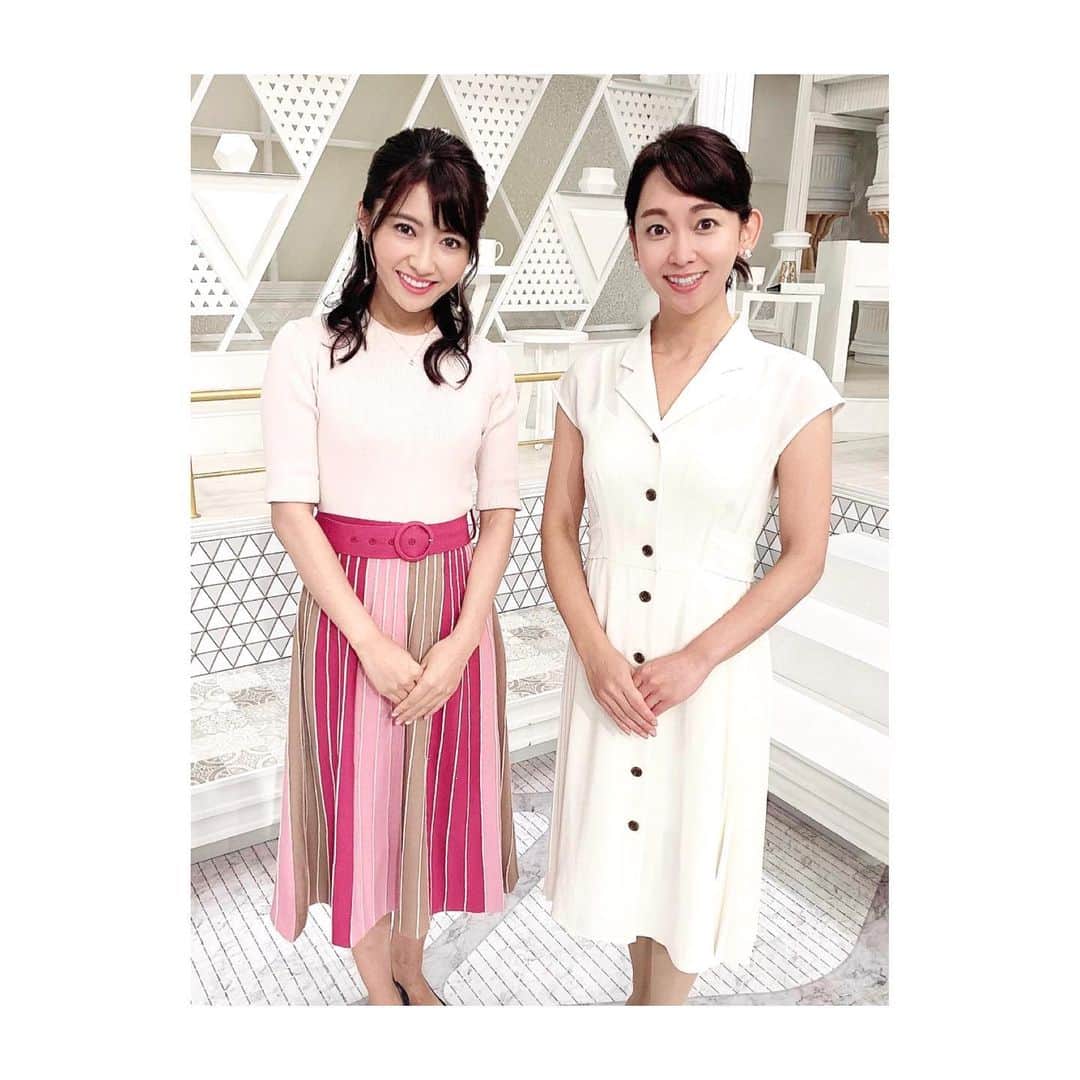 のインスタグラム：「👕 東京の最高気温31.1℃☀️ 真夏日になりました👒 ． 半袖日和から一転 明日は肌寒い1日になります😂 昼間も長袖がオススメ👍 そして傘の出番です☂️ ． #女心と秋の空 といいますが 本来#男心と秋の空 らしい🤔 ． #出水麻衣 #TBSアナウンサー #久保井朝美 #気象予報士 #ひるおび! #TBSNEWS #大人可愛いコーデ #アラサーファッション」