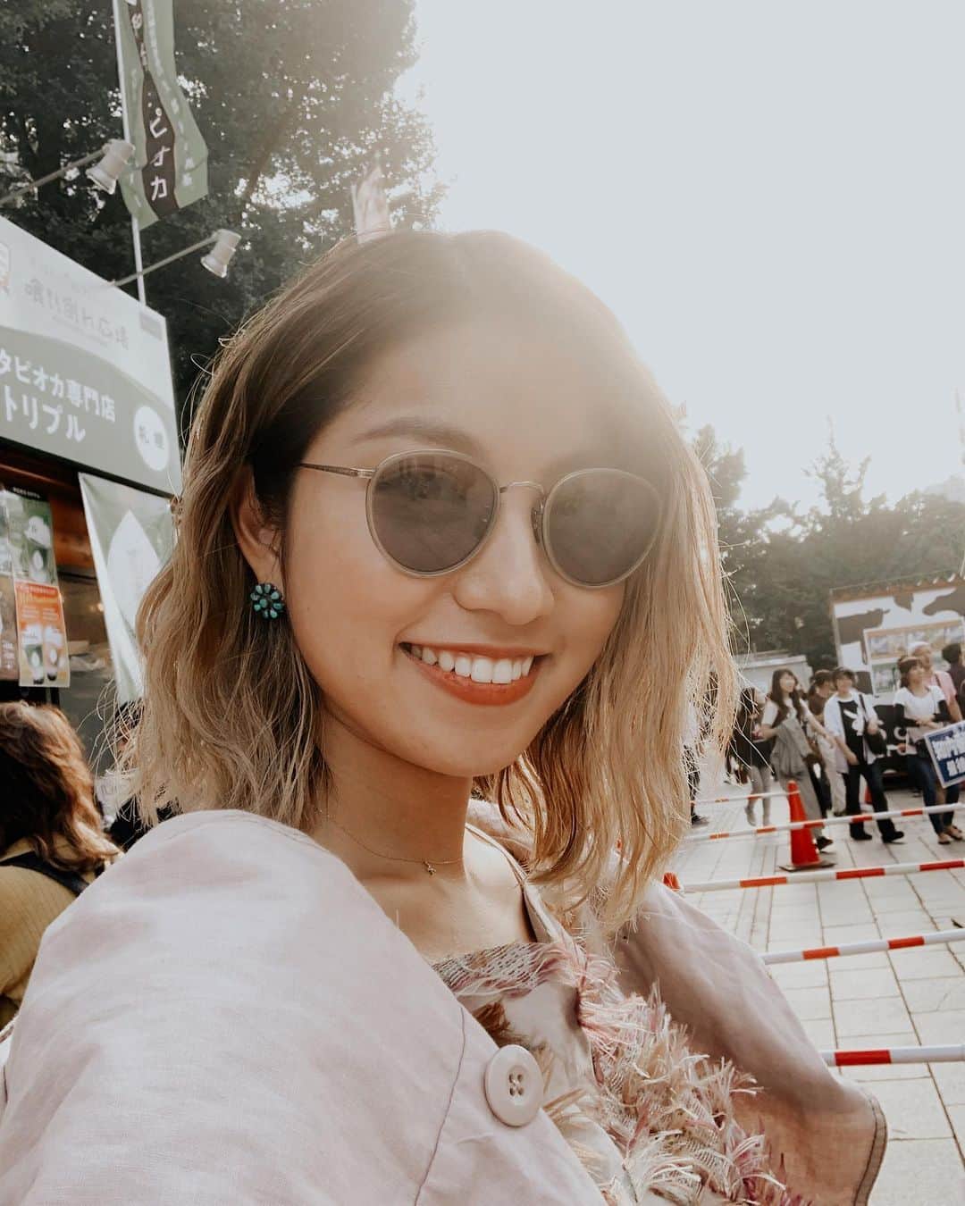 のインスタグラム：「Sapporo Autumn Fest 2019🍁🍂🌾🎋🌝 今年も行けた！🧡✌🏽 スイーツもたくさん種類があって悩んだなぁ〜！悩んだ末に、米粉のクレープにしました！モチモチで美味しかった〜ん！🥰🌼 #Rihwa #札幌 #さっぽろ #Autumnfest #オータムフェスト #大通公園」