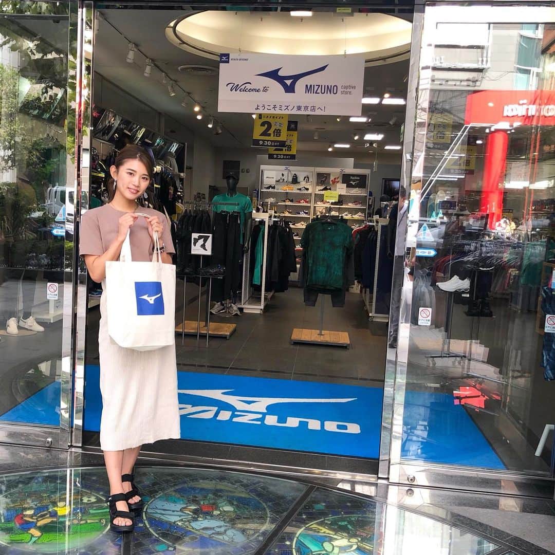 のインスタグラム：「. . 久々のエスポートMIZUNOさんへ💖 @mizunojp  大好評の"WAVE RIDER 1"に続き 可愛い靴を発見しました😏💕 実際履いてみると「軽っっ！！！！」 長時間履いてても足がすごく楽でした💕 . いいお話もあり今後が楽しみです😆 新たな挑戦💪💪 . . #mizuno #ミズノ #エスポートミズノ #sport #野球 #野球女子 #fitness #fitnessgirl #run #running #新たな挑戦 #楽しみ」
