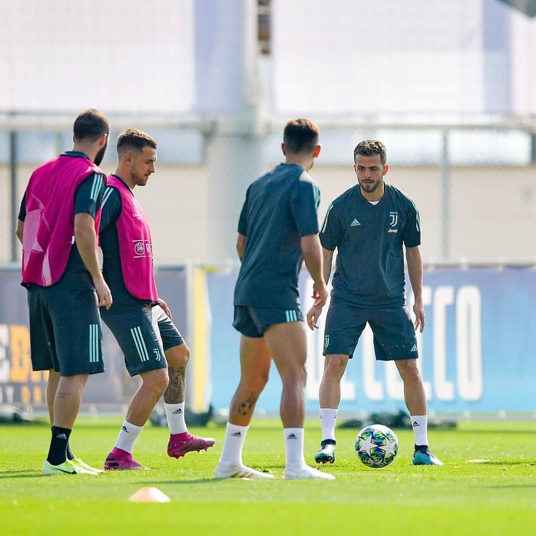 ミラレム・ピアニッチさんのインスタグラム写真 - (ミラレム・ピアニッチInstagram)「Smile 😀 @championsleague  is back 👍🏼」9月17日 20時22分 - miralem_pjanic