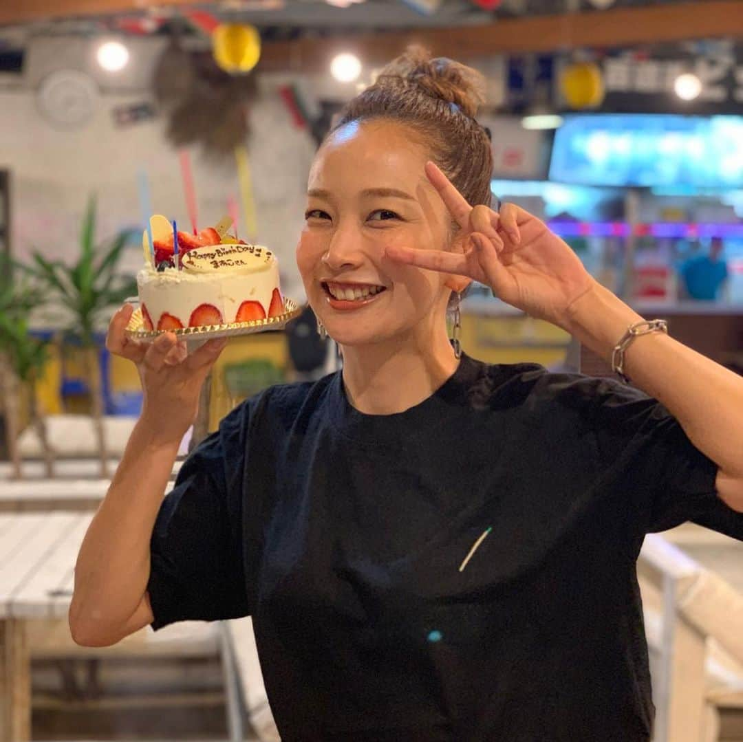 中上真亜子さんのインスタグラム写真 - (中上真亜子Instagram)「嬉しそうに持ってるケーキ🎂 その数分後、この表情が嘘のような結果になってました #珍しく川さんが写真撮ってるなーって思ったんだよね  さて今夜のドォーモは、あんみつ姫のとある噂を調査して来てます💃」9月17日 20時19分 - maako_nakagami