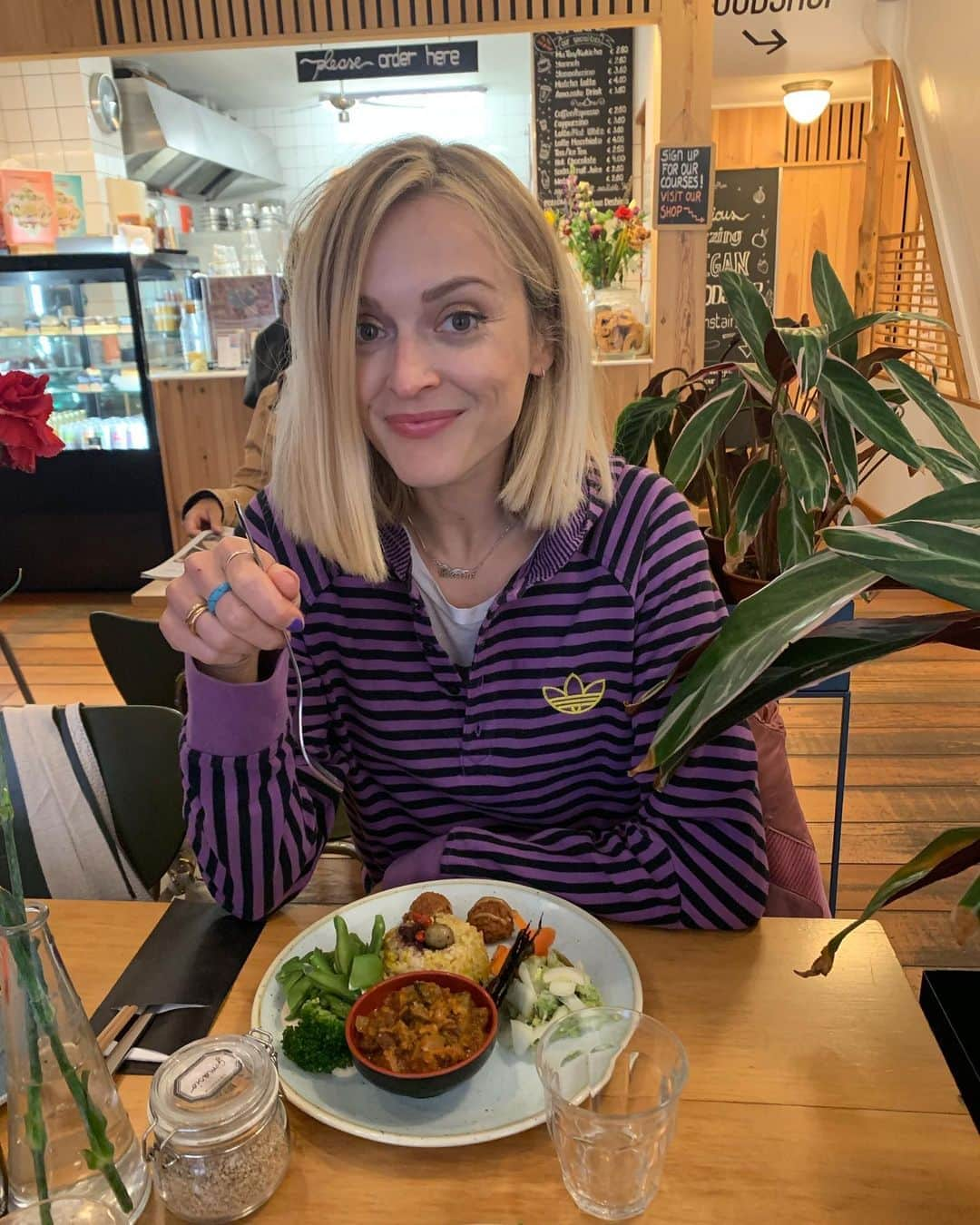 ファーン・コットンさんのインスタグラム写真 - (ファーン・コットンInstagram)「Eating vegan food and buying vintage jumpers #amsterdam」9月17日 20時24分 - fearnecotton