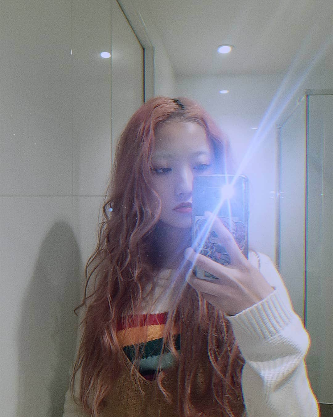 小林レイミさんのインスタグラム写真 - (小林レイミInstagram)「My current Mood 💇‍♀️💄💅 #makeup #pinkhair #wavyhair #hairstyles #makeupideas #fitgirl #mirrorselfie #training #l4l #eyemake #traveler #workout」9月17日 20時28分 - _reimi._____