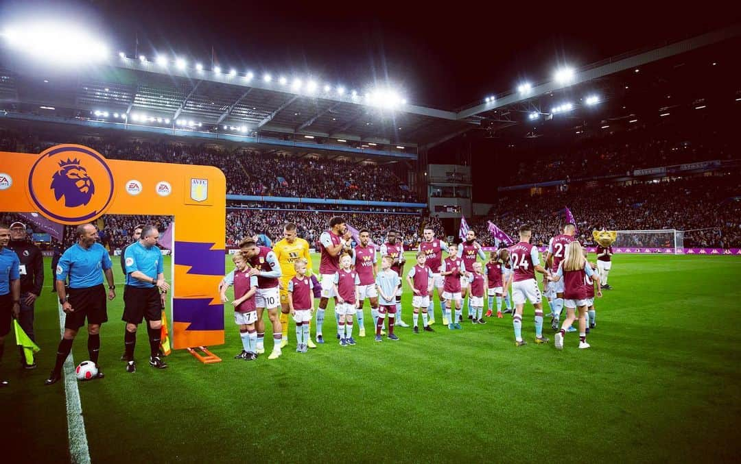 アストン・ヴィラFCさんのインスタグラム写真 - (アストン・ヴィラFCInstagram)「Villa Park under the lights. 😍 . #PremierLeague #AVFC」9月17日 20時34分 - avfcofficial