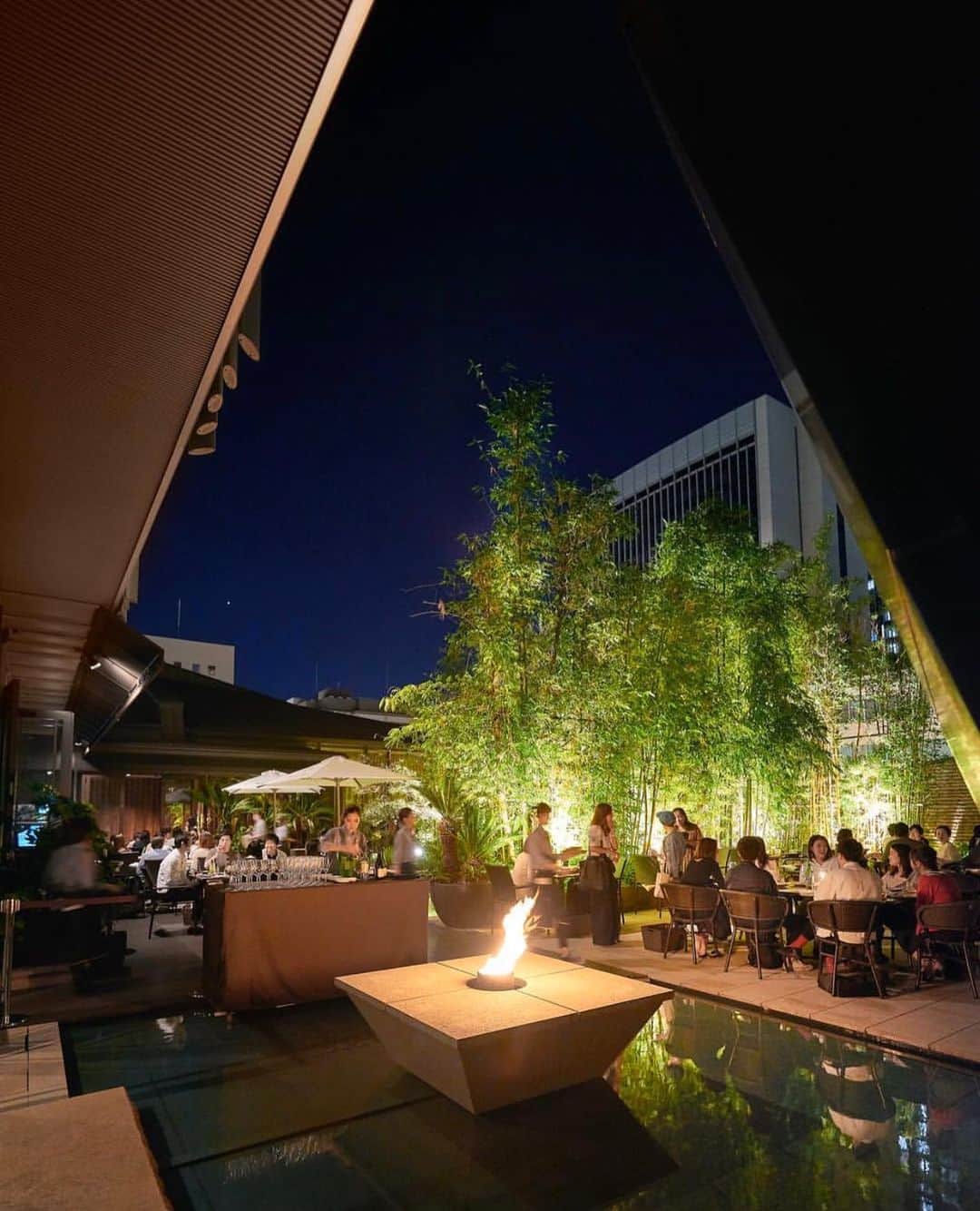 のインスタグラム：「. 「THE ORIENTAL TERRACE」の営業日も、あと8日。 Summer is not over quite just yet.  _ #ohk_tot #summerbbq #beergarden #kobeevent #beergardenkobe #夏を感じるレストラン #神戸ビアガーデン #神戸 #omotenashihotels #orientalhotelkobe #orientalhotel #オリエンタルホテル #オリエンタルホテル旧居留地 #旧居留地」