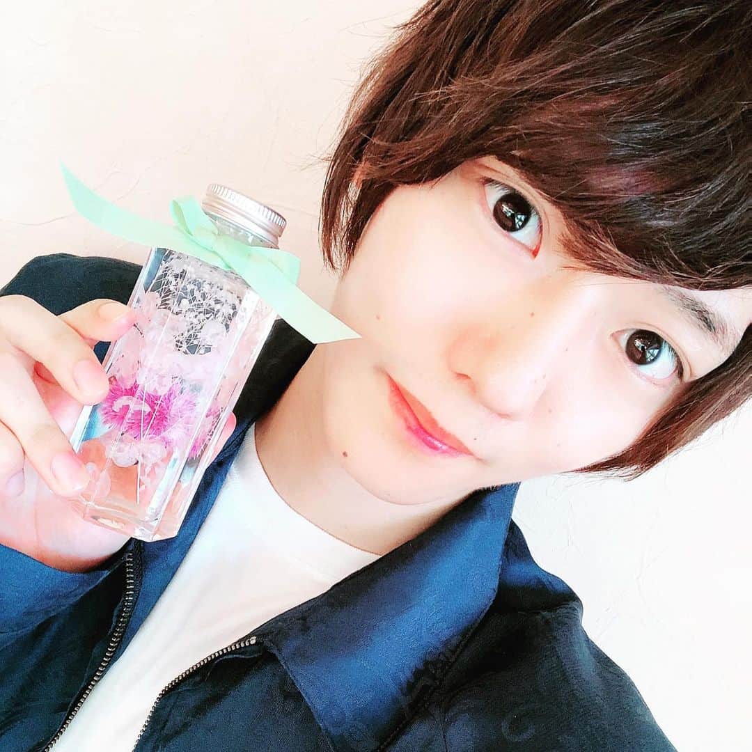 櫻井圭登のインスタグラム：「今年もbambooバスツアー、 終了致しました。  皆さんと一緒にバスで移動し、 ハーバリウムに挑戦して、 夕食の乾杯をして、 ファンミーティングをして、 居酒屋bambooを開店し、  次の日に ホテルから移動して、 ジェスチャー大会をして、 お肉を一緒に食べて、 皆さんと一緒にバスで帰りました。  ずっと楽し過ぎて、 どれも大切な思い出です。  皆さんに沢山宝物を頂きました。 今、とてもバスツアーロスです笑  本当にありがとうございました！！」
