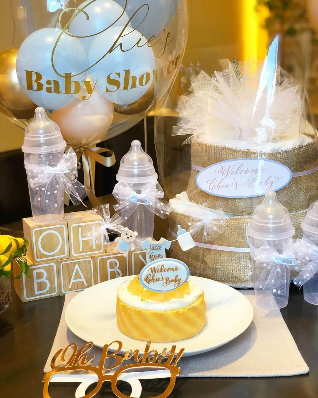 のインスタグラム：「今日は大好きな友人のBabyshower🍼💕✨ デコレーションはプロフェッショナルな２人 @yurikoyano_sugar_eventdecor  @sugarposy にお任せして、 とっても素敵なデコレーションになりました❤️ 私も昨年してもらったBabyshowerは すっごく幸せなひと時だったから…♡ 大事な人たちがお腹の中にいるまだ会えない赤ちゃんを心待ちにしてくれるって凄く温かい☺️💓 みんなでワイワイ、 とーっても楽しいランチでした🥳💓 可愛い可愛いbabyに会えるのを 楽しみにしてるよ❤️💓❤️ @makikotakada  @yurikoyano_sugar_eventdecor  @chiemelodie  @chibimayuko1120  #babyshower #happy #tokyo #soulmate #love #welcomebaby」