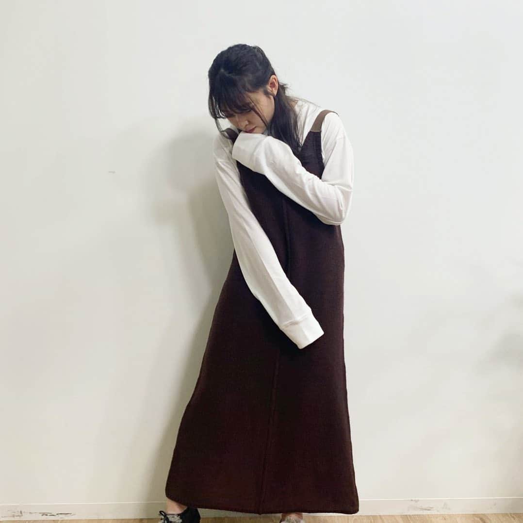 のインスタグラム：「Rakuten LIVE g i®️l s tallk!!! 1.衣装👗 - 高橋愛×haco！ ニットジャンパースカートとロングTシャツセット by LOVE&PEACE PROJECT - 高橋さんコラボって間違いないんだよなぁ🤔 このお洋服もめちゃかわでした😍 #高橋愛 #ラブアンドピース2019 - #ガールズトークワン」