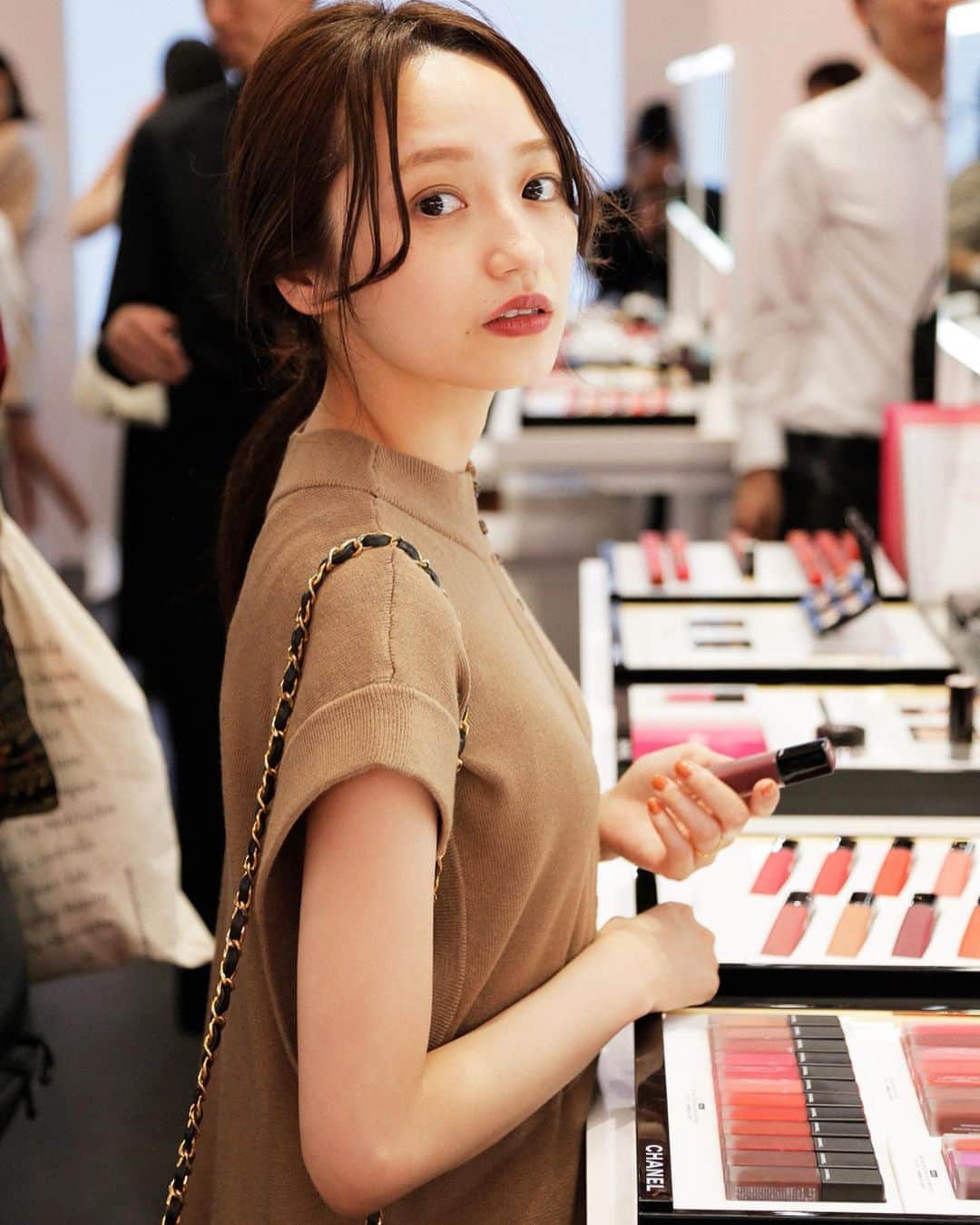 のインスタグラム：「秋コスメ可愛いたくさん！🍂#CHANELINKLIBRARY#ルージュアリュール」