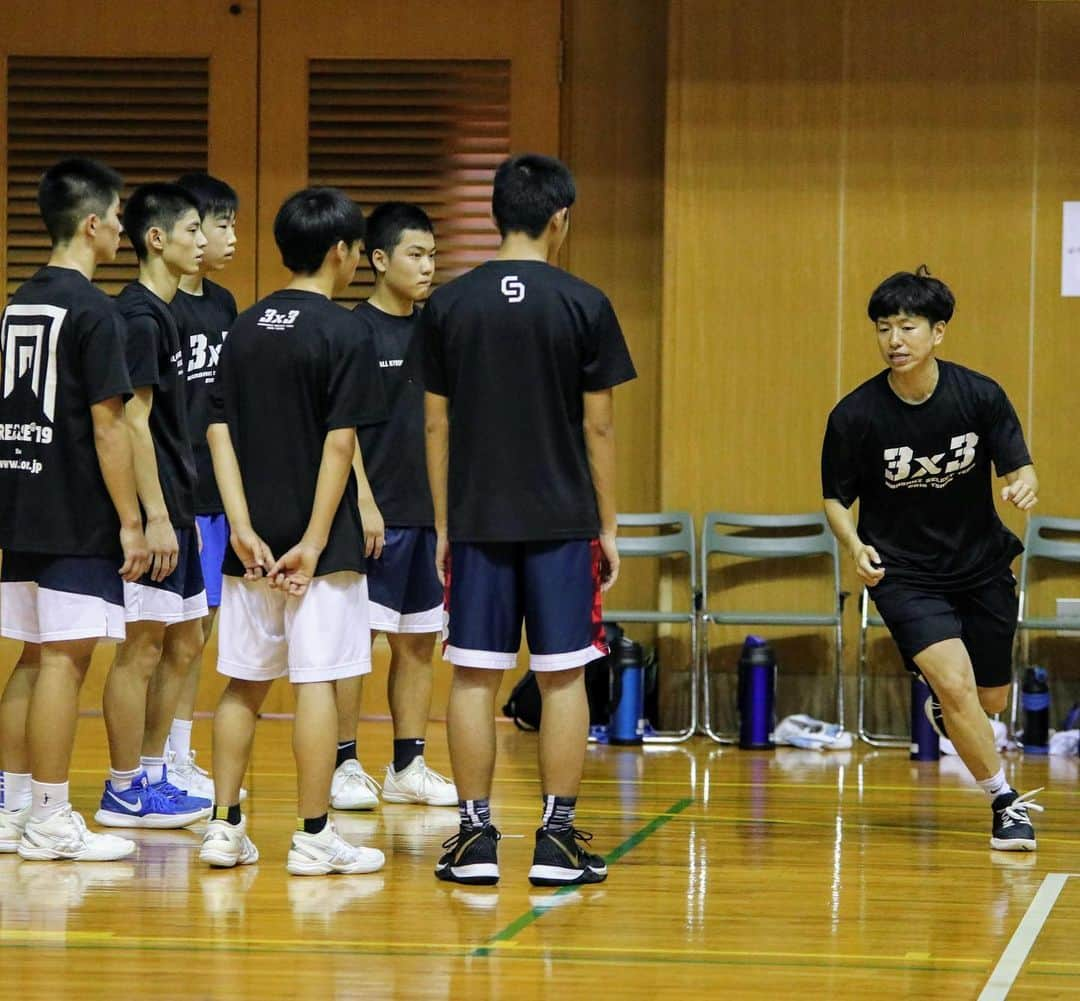 大神雄子さんのインスタグラム写真 - (大神雄子Instagram)「次は東京で待ってるよ😊  3x3WS WS Tokyo2019  3人制バスケットボール(3x3)の国際大会まであと4日🔥  試合と試合の間のBreak Timeには必ずイベントがありますが、今回は長崎Jr.3x3Treasure vs アルボラーダU15の試合を男女します！ その練習につい昨日まで長崎に行って参りました🏀  まだまだ若い選手のなにかきっかけになる大会にもしたかったので、こうしてU15の、そして地方から来る選手が違う県の選手と試合するという、本当に楽しみな時間になりそうです！ みんな上手くなりたい！ここを目指したい！と思ってもらえるような時間になれるよう、皆様の応援もよろしくお願いします🔥 @ws_tokyo2019 のストーリーには選手の意気込みも投稿します‼︎ そして2日目にはもう１つエキシビジョンマッチを開催します！ こちらも色々なバスケットをしてる方達の9人を集めましたので、楽しみにしていてくださいねっ🙌‼︎ #wstokyo2019  #あと4日 #長崎Jr.3x3treasure #アルボラーダU15 #エキシビジョンマッチ #3x3 は #オリンピック種目 #🏀」9月17日 21時10分 - shin___01