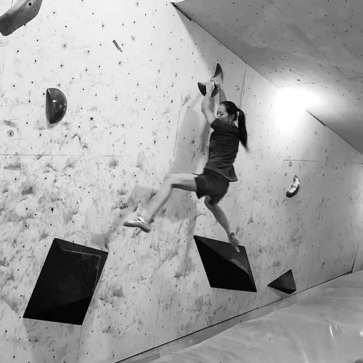 野口啓代のインスタグラム：「Route setting of my private wall!* * 今日からプライベートウォールのセット! LWCに向けて、冬場のトレーニングに向けて難しい課題いっぱい作ってもらお😏🔥* * * @au_official #大和証券 @thenorthfacejp @orientalbaio #三井不動産 @cowsoapcp #zeta  @c3fit @lasportivajp @petzl_official  @newhale_japan」
