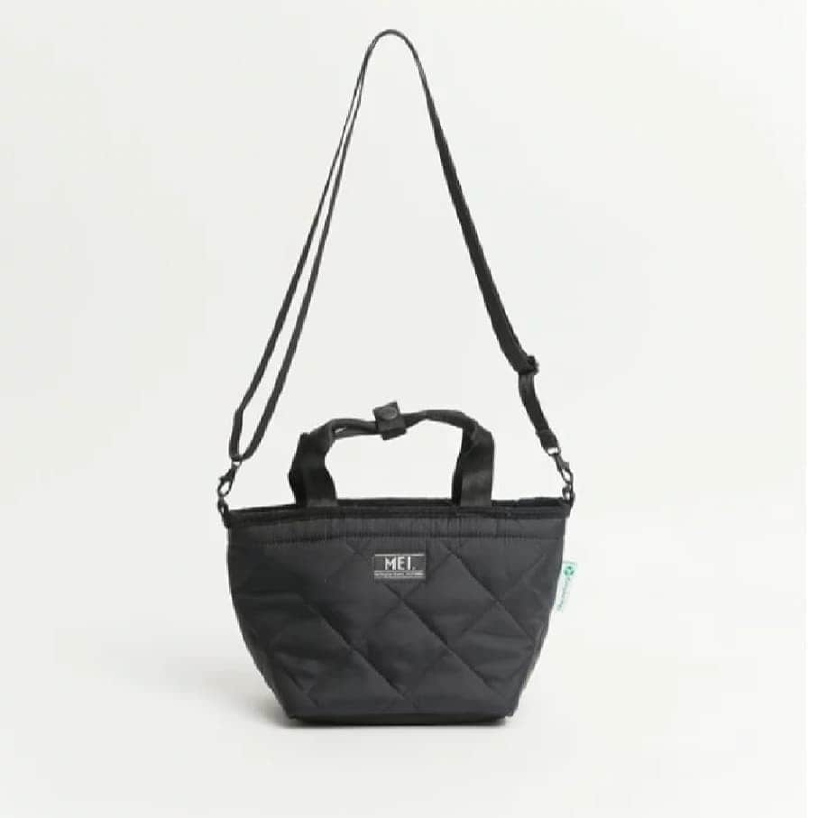 MEI(メイ) のインスタグラム：「•﻿ •﻿ ▶QUIL TING LUNCH TOTE◀ ﻿ ﻿検索🔍mei-000-193101  ちょっと近くへお出かけや、 お弁当入れにぴったりなトートバッグ☆  MEIのアイテムは全品﻿ 送料無料🚚🚚﻿ ﻿  #mei #mei_bag #meibag #bag #fes #camp#event #バッグ #フェス #キャンプ #公園 #shoping #chillout #picnic #ピクニック#outdoor  #アウトドア#登山#メンズライク#ボディバッグ#肩掛けバッグ」
