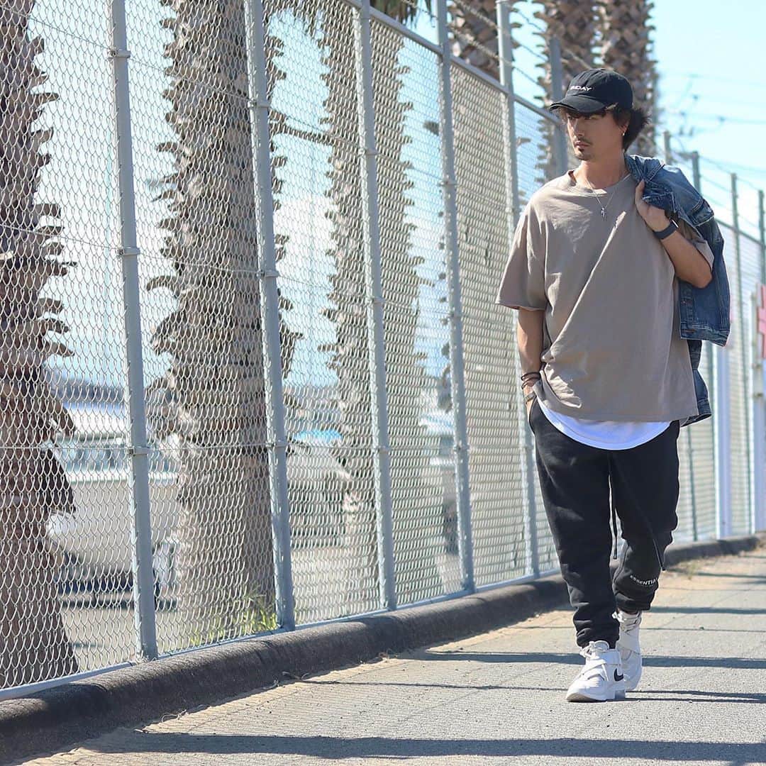 Kazuさんのインスタグラム写真 Kazuinstagram 空いた時間に スタッフ My Na に If 店舗の壁で 今日の コーディネートを 撮ってもらった 一眼レフは はじめてみたいだったけど いい感じに撮れてると思う トップス H M L デニムジャケット