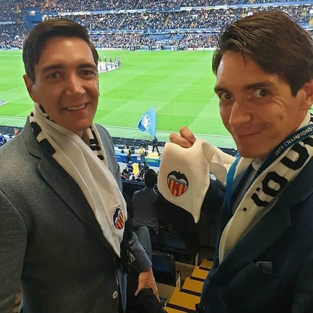 ジェームズ・フェルプスさんのインスタグラム写真 - (ジェームズ・フェルプスInstagram)「Great night at Stamford Bridge to see @valenciacf beat @ChelseaFC in the Champions League. #AMUNT!!! @valenciacf_en 🦇⚽️ Great running into @mrgeorgebenson too (sorry about the result mate!)」9月18日 7時05分 - jamesphelps_pictures