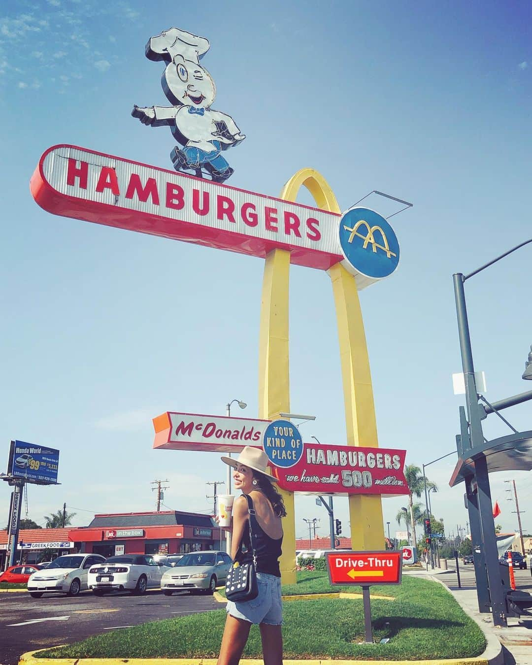 marikoさんのインスタグラム写真 - (marikoInstagram)「《 World's Oldest Mcdonald's🏆》 ・ 世界中にあるマクドナルドの中で 最古のマクドナルド (at Downey🇺🇸) 現存するマックの中で世界最古🥇!!! 映画▶︎The Founderを思い起こしながら 敷地内にあるミニミュージアムも見学👀 レトロでとっても楽しかった🍟 どんなものであれ世界中に広がり 長く愛されて存在し続ける… ファストフードの The Pioneer!!! 詳しくはストーリーにUP📝」9月18日 7時12分 - mariiko_re