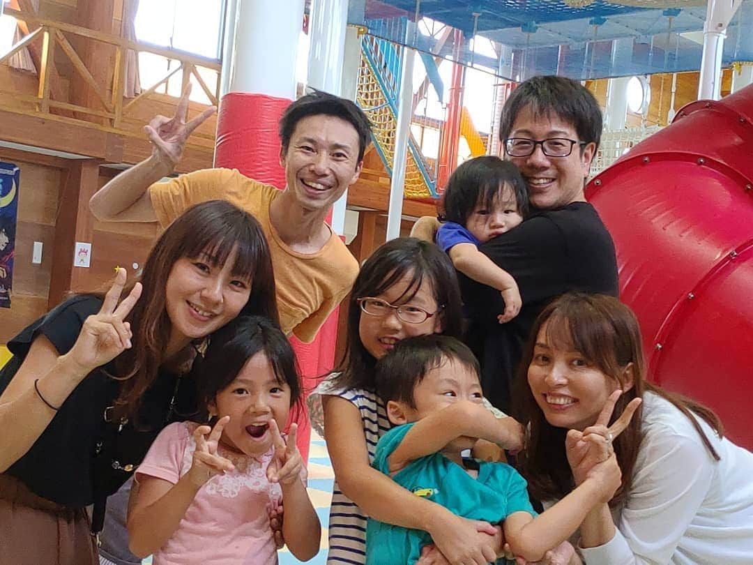 清野紗耶香さんのインスタグラム写真 - (清野紗耶香Instagram)「小学生の頃からの幼なじみと 福島市でお互いの家族連れで なんとも7年ぶりの再会😆🎵 総勢8名様な～り～😁🙌 . . いつも写真で見てた子供たち、実際会うとよりちいちゃく感じるのはなんでだろ〰️？ こーたの面倒も見てくれて、 相手してもらってこーたご満悦🥰😂 #友達家族 #福島県#伊達市  #8名様  #4歳6ヶ月#まめちょびん #キズナ#love_kodomo_japan  #ハロー赤ちゃん探検隊19年9月 #ままのて #はぐピク  #親バカ部男の子  #子育てぐらむ#ママリ#ママタス#コドモノ #コノビー #mamano #comona #ikumama #コドモダカラ #mamanoko #子供とお出かけ部#コズレ#いこーよ」9月18日 7時26分 - seino_sayaka