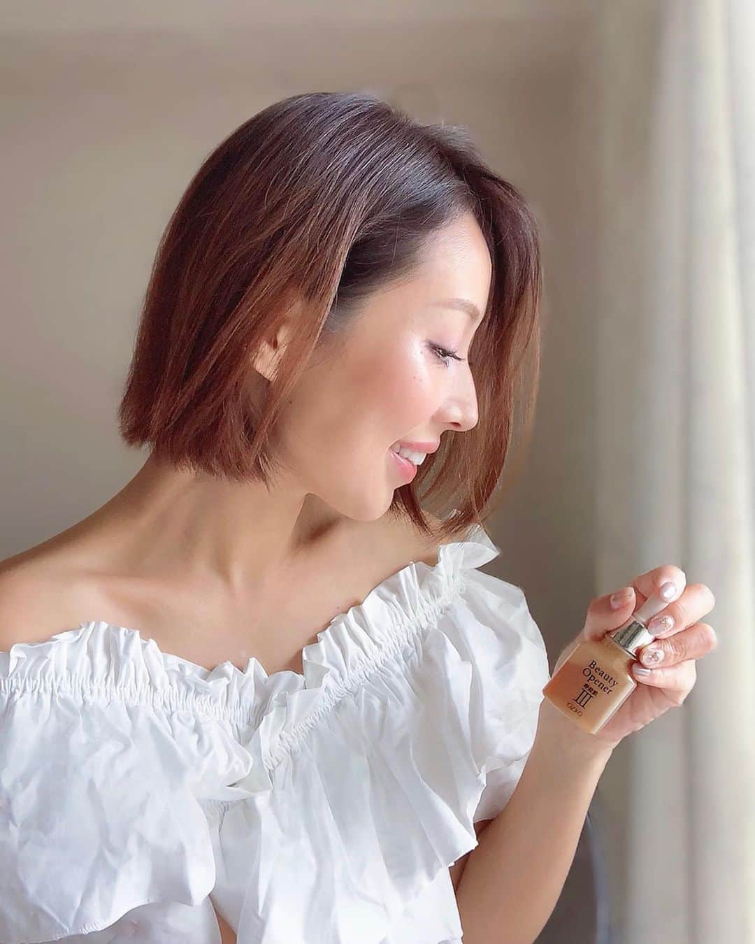 のインスタグラム：「ハイヒールLOVERS Ayako⁑  急激な乾燥対策に、卵殻膜を配合したビューティーオープナーをリピ🧡  普段のお手入れ前にブースター美容液としてぴったりだよ  しっとりとした手触りなんだけど、ベタベタしないし、これだけでツヤが出る感じ！そして化粧水がとっても浸透してる気がする🧴 オージオ公式アカウントではプレゼントキャンペーン中なので、チェックしてみてね🎁 @ozio_official  商品詳細は私のストーリーズにURLを貼っておきます  #オージオ #オージオニストPR #ビューティーオープナー #卵殻膜 #美容液 #ブースター #オージオビューティフル #キャンペーン #pr #ハイヒールLOVERS #宮田綾子 #美容 #美容好き #40代女子 #化粧品」