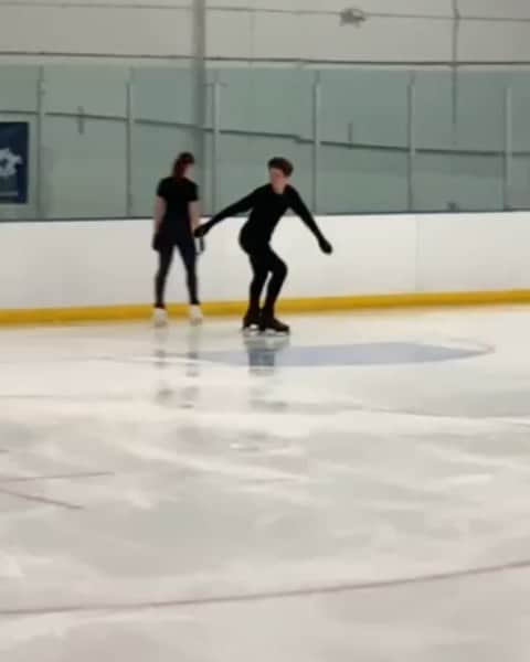 のインスタグラム：「regionals is soon... #3axel #3a  #jacksonultima #jacksonfamily #johnwilsonblades #figureskating #iceskating」
