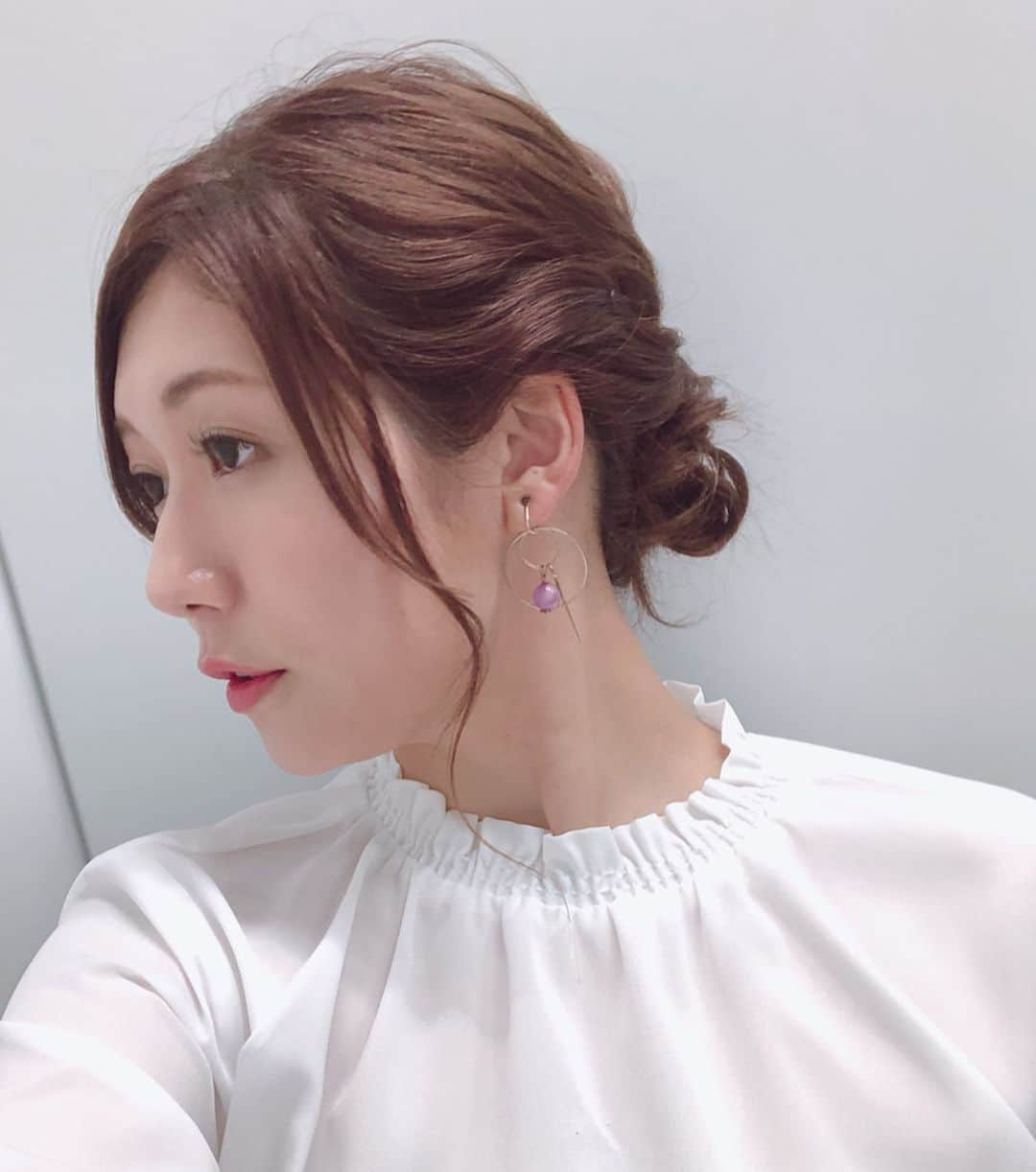 穂川果音さんのインスタグラム写真 - (穂川果音Instagram)「<hair style> 下めアップヘアだよ！  #アベプラ #abematv  #weather #weatherforecast #気象予報士 #穂川果音 #instastyle #instahair  #ヘアアレンジ #巻き髪 #hair #hairstyle #hairarrange #ほかのん #hairstyles #イヤリング #hairstyling #おしゃれ #編み込みアップ  #まとめ髪  #アップスタイル #ヘアスタイル」9月18日 7時54分 - hokawakanonn