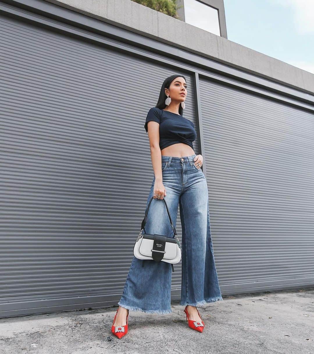 Gabriela Salesのインスタグラム：「Um hino de calças dessa, bicho. Super trend! de hoje look todo @damyller」