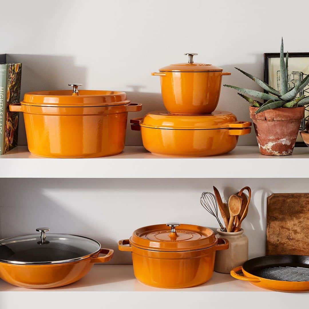 Staub USA（ストウブ）さんのインスタグラム写真 - (Staub USA（ストウブ）Instagram)「Our new Staub Turmeric collection is stunning and rich- with a spicy kick of color. It's a timeless way to introduce a little 💛into your kitchen. Exclusively at @food52. 📸@rockyluten」9月18日 8時22分 - staub_usa