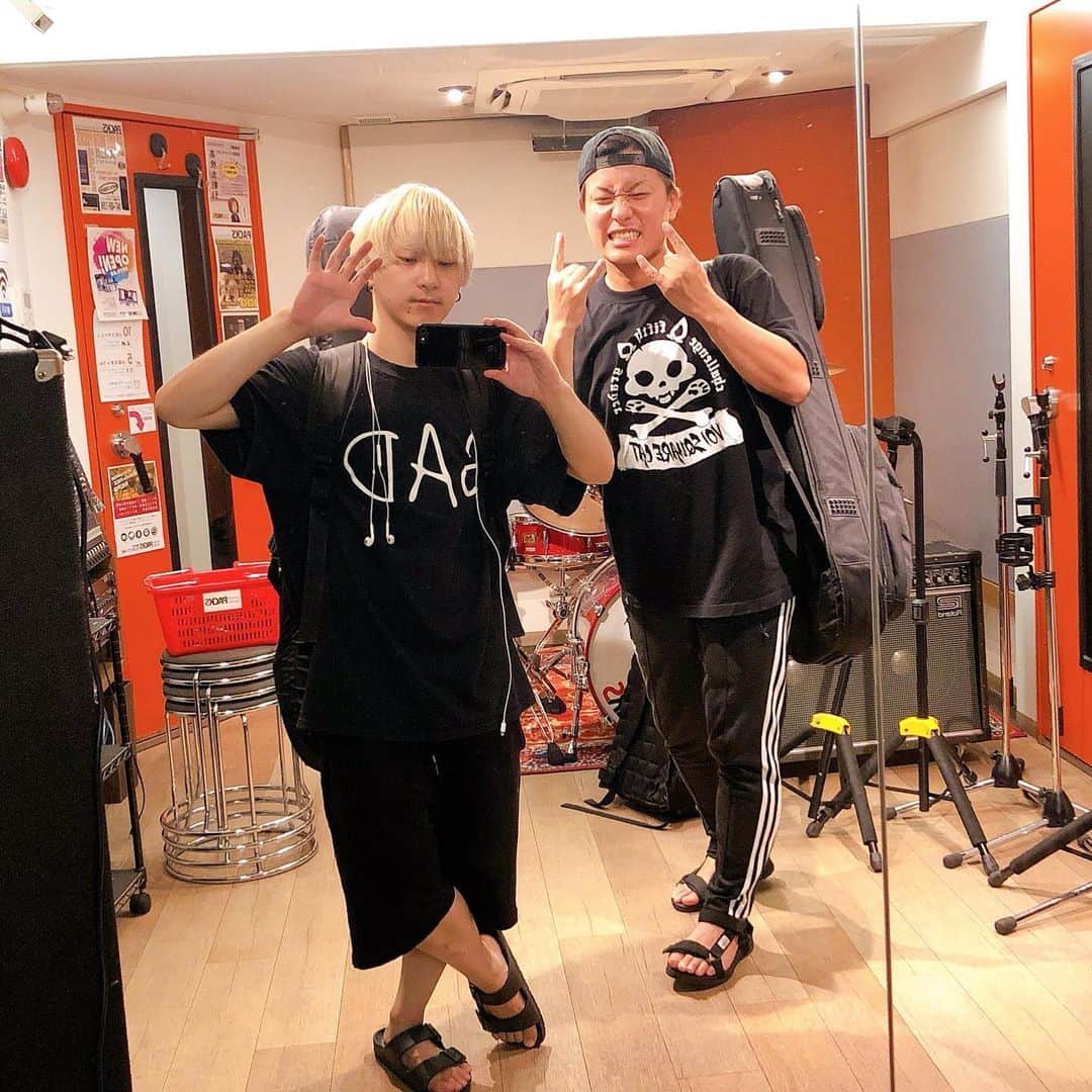 Ayata（あやたーん）のインスタグラム：「ゴリノブとスタジオ！ 名古屋ワンマンまでしっかり詰めていきますぜー！🔥🔥🔥🔥🔥」