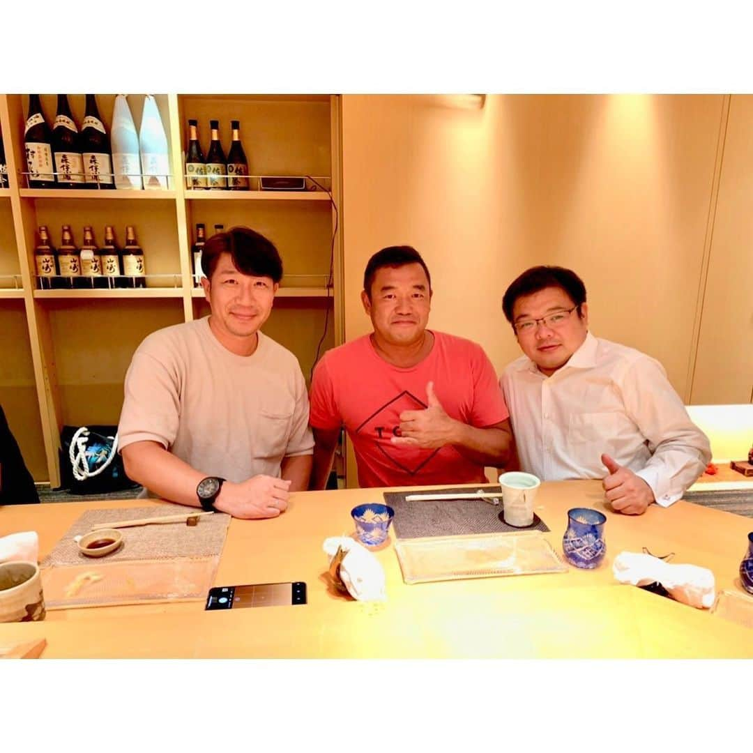 多村仁志さんのインスタグラム写真 - (多村仁志Instagram)「#🍣 #寿司 #SUSHI ・ 久しぶりに美味しいお寿司を頂きました😋 ・ どれも美味しかったですが、〆の玉子焼きはビックリ‼️ ・ 超レアと超超レアの玉子焼きで口の中に入れた瞬間にとろけ、味も玉子焼きというか濃厚なシュークリームを食べているようで美味し過ぎて御代わりしてしまいました😍 ・ この近辺には食事に来る事があまりなかったのですが良いお店を紹介して頂きました。 (*´︶`*)♡」9月17日 23時46分 - hit_tamu