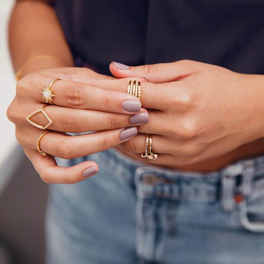 アクセサライズのインスタグラム：「The finishing touches to make all the difference ✨ For a limited time only, students enjoy 20% OFF all Accessorize with @myunidays, available online and in store now!  Tap the link in the bio to shop the look now.  #Accessorize #Accessorizer #studentdiscount #unidays」