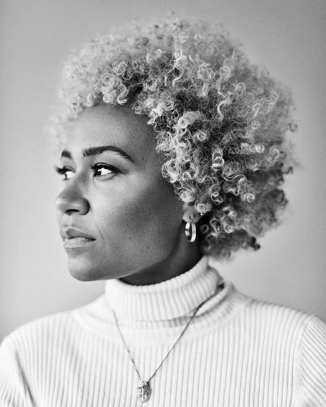 Emeli Sandéのインスタグラム：「So what do you think of Real Life? Which ones do you wanna hear live on tour? For optimum listening experience, clear 45 minutes of alone time, light a candle, take 5 deep breaths, close your eyes... meet me on the other side!」