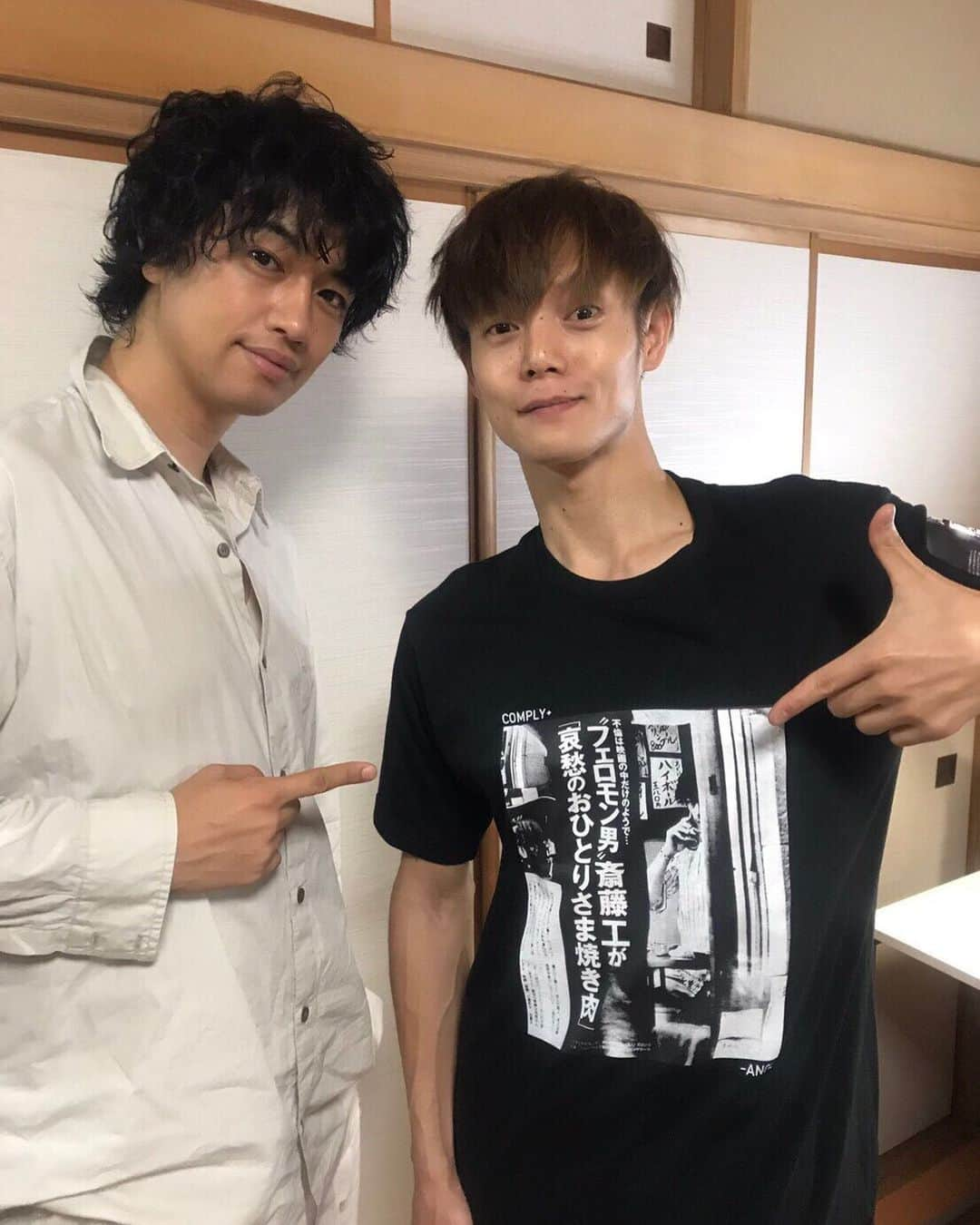 窪田正孝のファンアカウントのインスタグラム：「From the 2nd season of the dorama “Rinsho Hanzai Gakusha Himura Hideo no Suiri“. #窪田正孝 #kubotamasataka #斎藤工 #dorama #火村英生 #himurahideo」